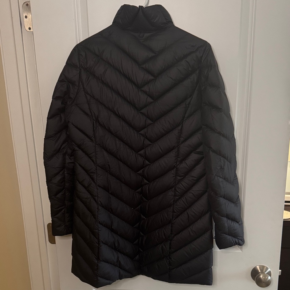Patagonia Black Women's Puffer Jacket - Picture 14 of 16